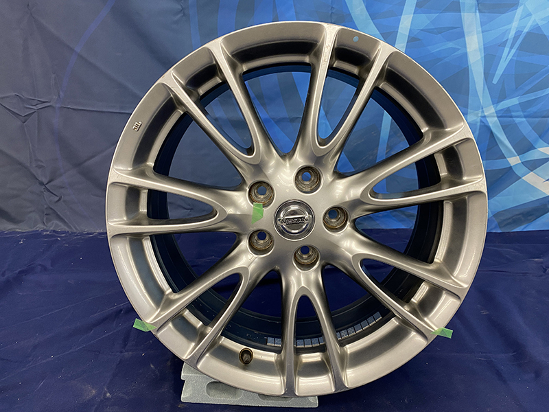 V36純正アルミホイール１本