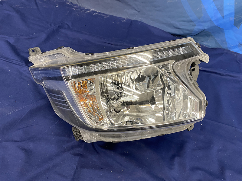 右ヘッドライト