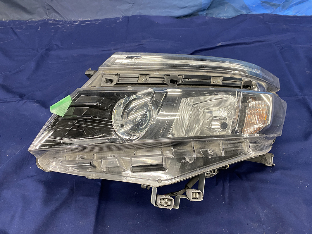 左ヘッドライト