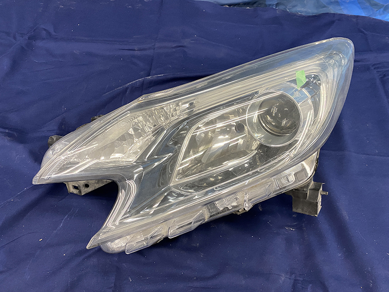 左ヘッドライト